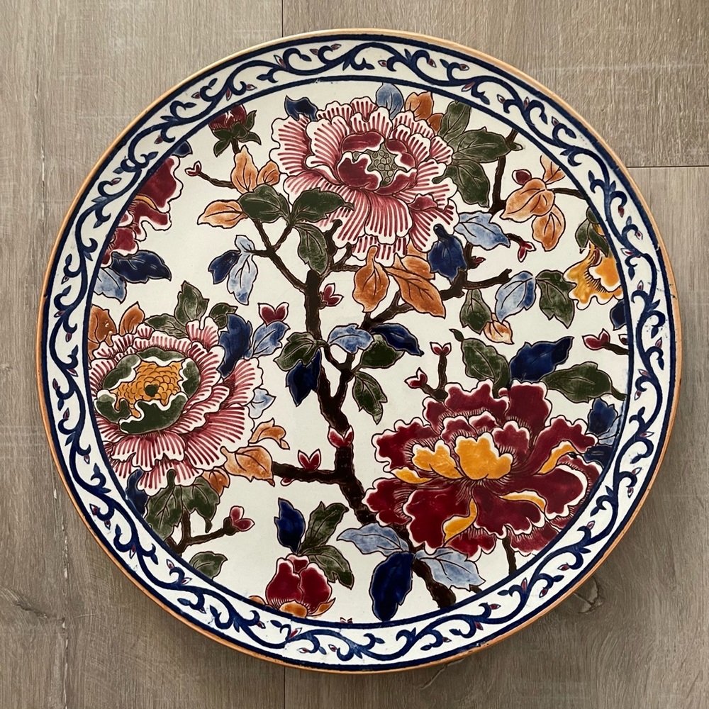 Made in France, Pivoines Gien, hand decorated 10’ wall plate